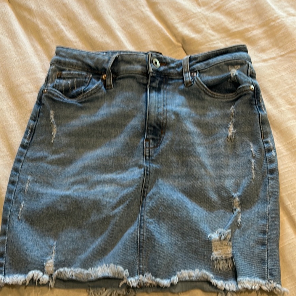 Kendall + Kylie Jean denim skirt fringed
